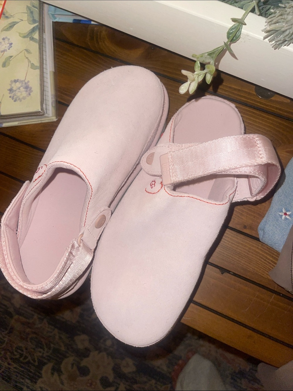 Ugg vaneltines day ultra RARE clog Pink Women's Slip-On 7.5 W